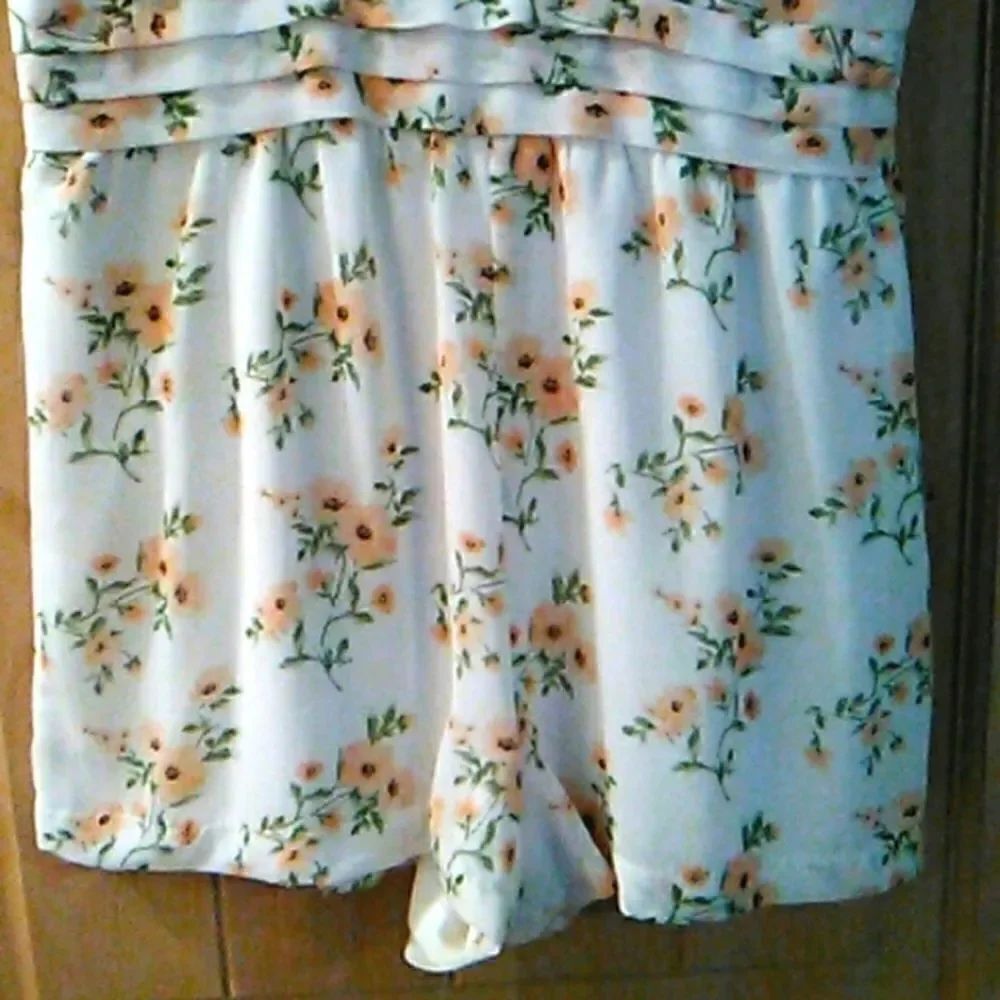 XXI Floral Romper - Picture 3 of 10